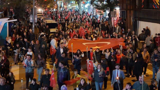 Kırıkkale'de Cumhuriyet'in 103. yılı fener alayı ve konserle kutlandı