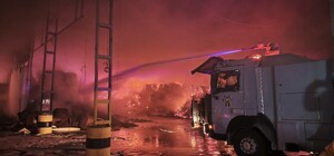 Mersin'de tütün dolu antrepoda yangın