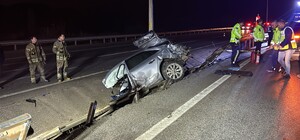 Çanakkale'de otomobil paramparça oldu: 2 kişi hayatını kaybetti