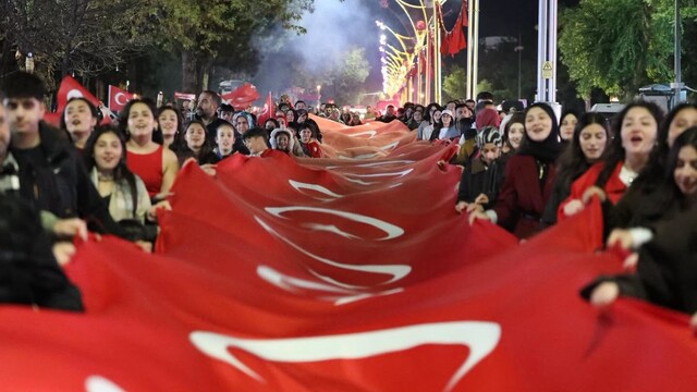 Erzincan'da bayrak yürüyüşü