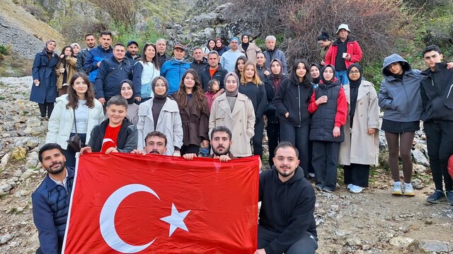 Erzincan'da Cumhuriyet'in 103. yılı doğa yürüyüşüyle kutlandı