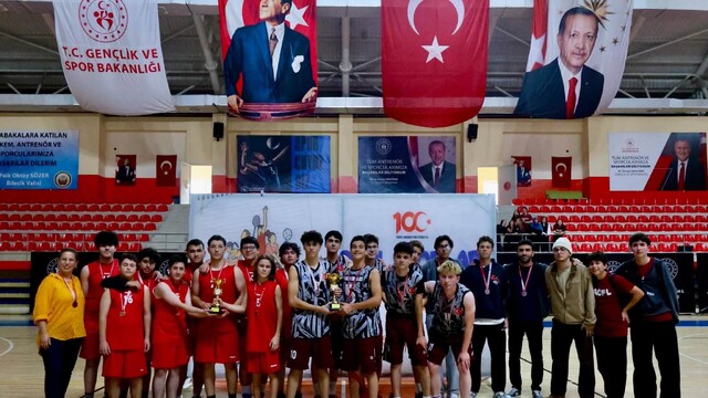 Bilecik'te basketbol müsabakalarında madalyalar sahiplerini buldu