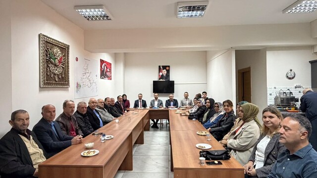 AK Parti Bilecik teşkilatı 5 ilçede sahaya yönelik çalışmaları masaya yatırdı
Başkan Yıldırım, "Vatandaşlarımızın ihtiyaçlarına yönelik çalışmalarımızı sürdüreceğiz"
