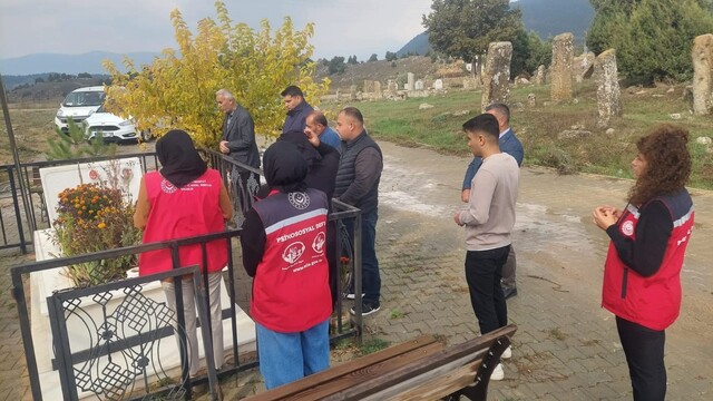 Kahramanmaraş'ta şehitler kabirleri başında dualarla anıldı