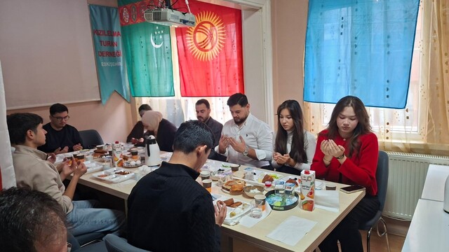 Eskişehir'de 'Türk Dünyası öğrencileri' kahvaltıda buluştular
