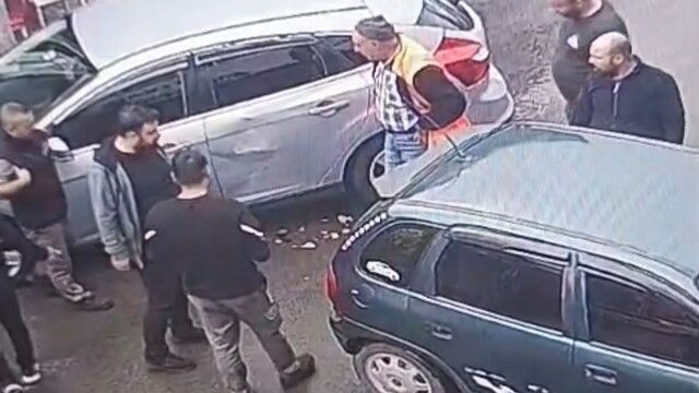 Diyarbakır'da iki aracın çarpışma anı güvenlik kamerasına yansıdı