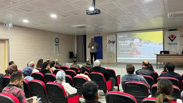 Dicle'de öğretmenlere teknoloji içeren projeleri hazırlama eğitim verildi