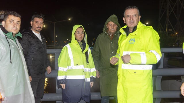 Başkan Vekili Genç, aşırı yağıştan etkilenen mahallelerde incelemelerde bulundu