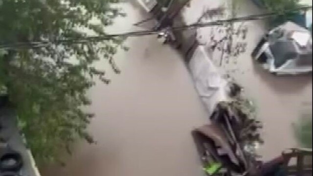Diyarbakır'da sağanak nedeni ile bir mahalle sular altında kaldı