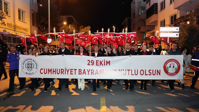 Muğla'da Cumhuriyet'in 103. yılı binlerce kişinin katılımıyla kutlandı