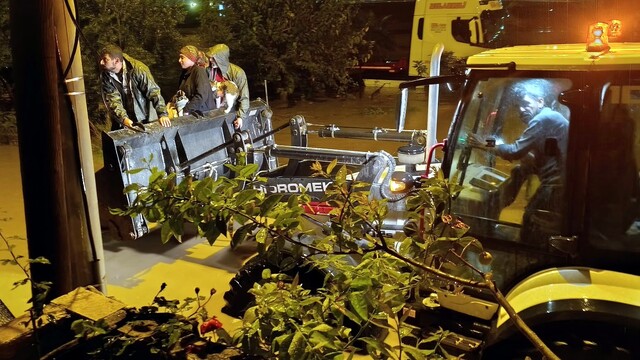 Akdeniz'de sağanak yağışın izleri siliniyor