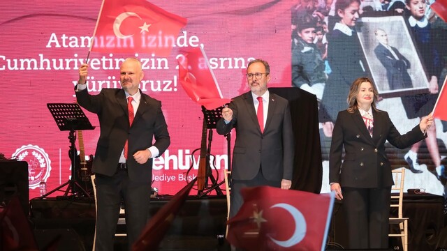 Pehlivan: "Cumhuriyeti 365 gün yüreğimizde taşıyoruz"
"Cumhuriyetimizi sözle değil, yaptığımız işlerle yaşatıyoruz"