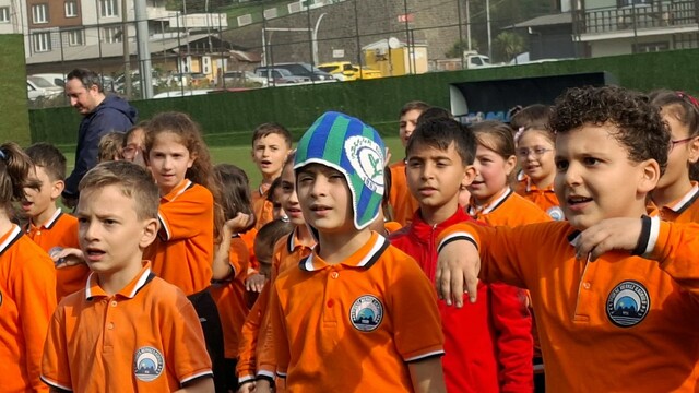 İyidere'de minik kalpler Gençlik Şöleni'nde buluştu