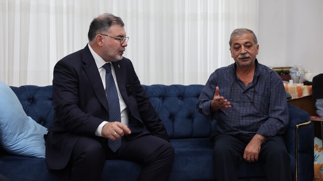 Başkan Saygılı, Bayraklı'da depremzede aileleri ziyaret etti
AK Parti İzmir İl Başkanı Bilal Saygılı: "Devletimiz güçlüdür"