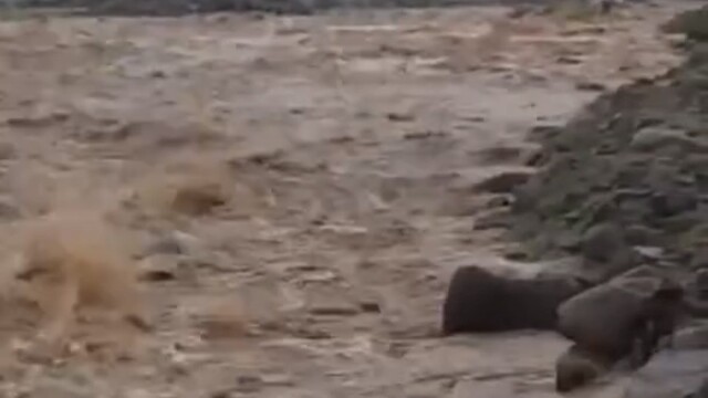 Diyarbakır'da sağanak yağış menfezleri yıktı