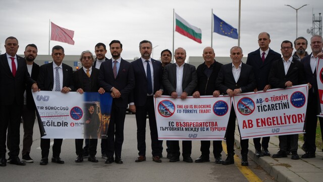 UND Başkanı Aras'tan Avrupa'ya çağrı: Tır şoförlerinin Schengen vize sorununa çözüm istedi
UND Başkanı Aras: "Tır sürücüsü turist değildir"