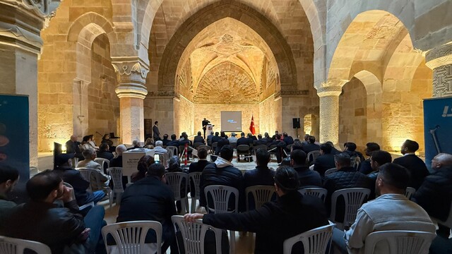 Sekiz asırlık şifahanede bilimsel sağlık toplantısı gerçekleştirildi
UNESCO Dünya Mirası Listesi'nde yer alan Divriği Ulu Camii ve Darüşşifası, Diz Artrozunda A'dan Z'ye Tedavi Seçenekleri toplantısında ev sahipliği yaptı