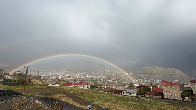 Hakkari'de gökkuşağı görsel şölen oluşturdu