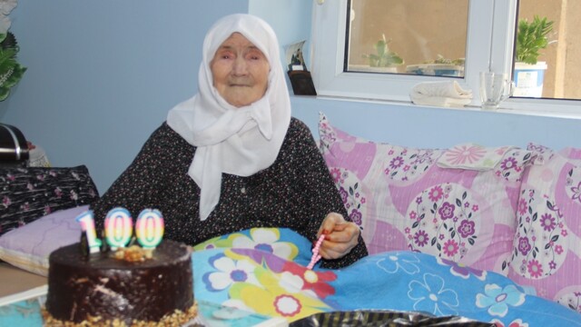 Afyonkarahisar'da Saliha ninenin 100. yaşı kutlandı