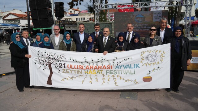 Ayvalık'ta 21. Uluslararası Zeytin Hasat ve Turizm Festivali coşkuyla başladı