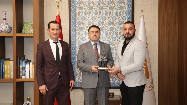 Kütahya Valisi Işın'dan Pazarlar Spor Lisesi'nin projelerine tam destek