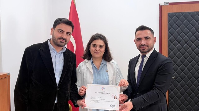 Kozluk'ta sağlık çalışanlarına başarı belgesi verildi