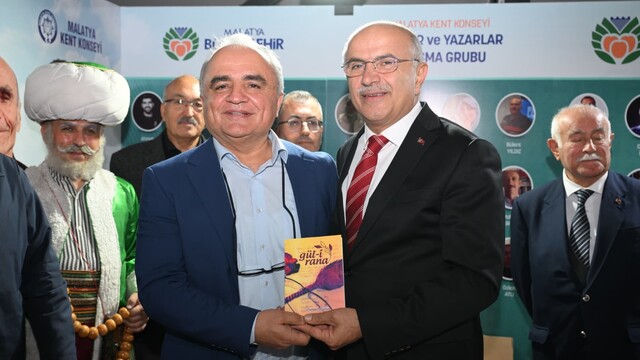 Malatya Kitap Fuarı yazar ve ziyaretçilerden tam not aldı