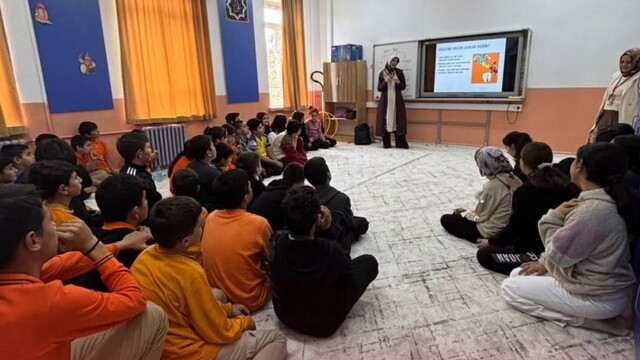 Beyşehir'de sağlıklı gülüşler için okul okul tarama