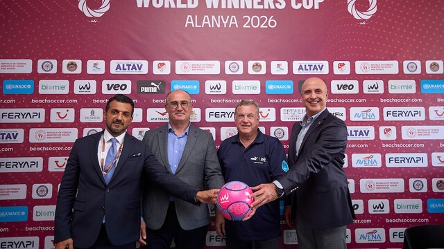 Joan Cusco: "Alanya artık plaj futbolu ailesinin bir parçası''
Alanya, Avrupa'nın önemli spor turizmi merkezlerinden biri olmayı hedefliyor