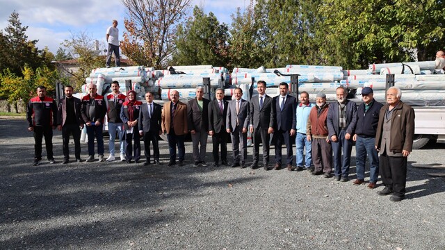 Erzincan'da 28 üreticiye 15,5 ton sera örtüsü desteği sağlandı