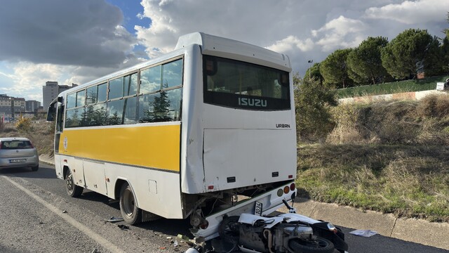 Uşak'ta motosiklet halk otobüsüne çarptı: 1 ölü, 1 ağır yaralı