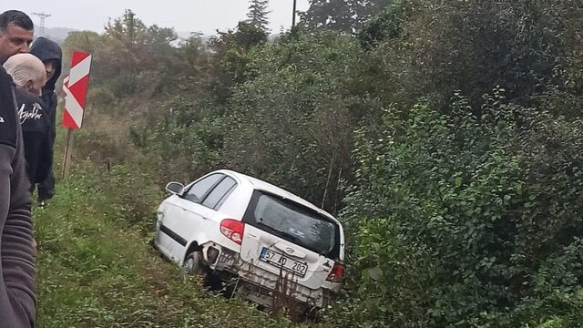 Sinop'ta otomobil şarampole uçtu: 4 yaralı