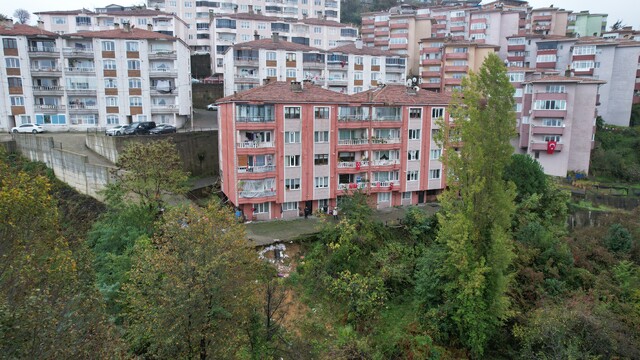 Zonguldak'ta 135 haneli sitede çökme endişesi: "İki yıldır çözüm bekliyoruz"