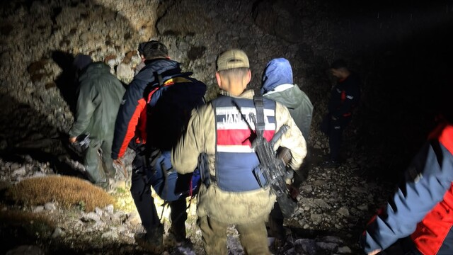 Sisli havada keçilerini ararken kaybolan 2 kişi kurtarıldı