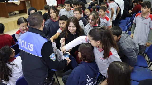 Kastamonu'da polis ekipleri bin 140 öğrenciye eğitim verdi