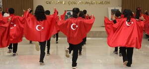 Kırıkhan’da çok amaçlı salonda Cumhuriyet Bayramı kutlandı