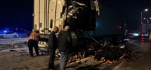 Edirne'de tur otobüsüyle tırın çarpıştığı kazada 10 kişi yaralandı