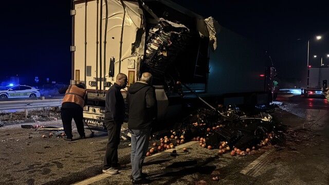 Edirne'de tur otobüsüyle tırın çarpıştığı kazada 10 kişi yaralandı