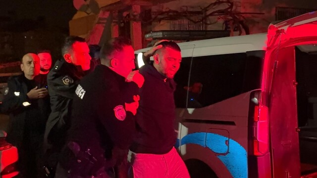 'Dur' ihtarına uymayarak mukavemet gösterdi, 360 bin TL ceza yedi
Kayseri'de polisten kaçan sürücü kovalamaca sonucu yakalandı