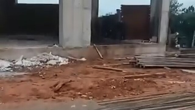 İnşaatın ikinci katından düşen işçi yaralandı