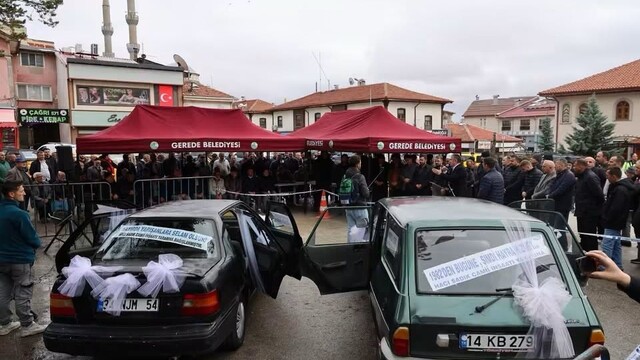 Bolu'da cami için bağışlanan iki otomobil müzayedede 410 bin liraya satıldı