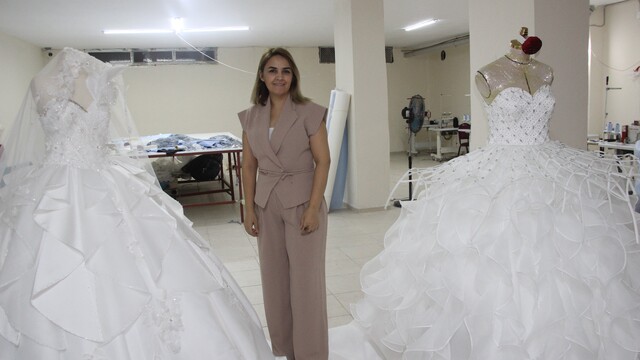 Şırnak'ta annesinden ilham alan girişimci kadın, çevre dostu gelinlikler tasarlıyor