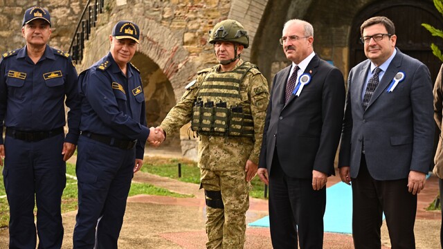 Çanakkale'de 3. Amfibi Deniz Piyade Tugay Komutanlığı sancak tevcih töreni yapıldı