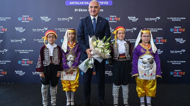 Antalya'da Kültür Yolu heyecanı başladı: Bakan Ersoy 440'tan fazla etkinliğin açılışını yaptı
Ersoy müjdeyi verdi: Antalya EXPO alanı dünya ölçeğinde kongre ve fuar merkezi oluyor
Bakan Ersoy: "Antalya turizmini 12 aya yayacak yeni bir adım atıyoruz"