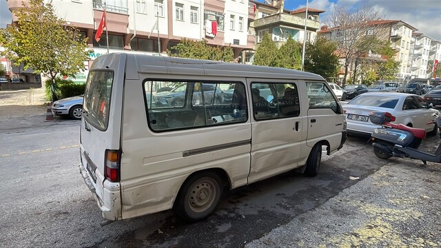 Karaman'da yaya geçidinde panelvan aracın çarptığı kadın yaralandı