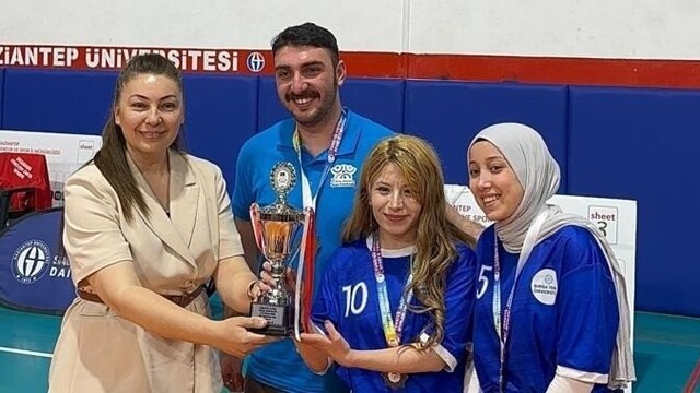 Üniversiteyi yasa boğan ölüm
BTÜ'lü genç sporcu Berfin Sönmez hayatını kaybetti