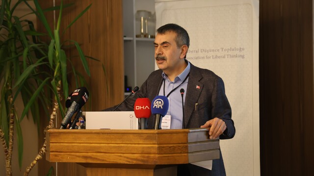 Bakan Tekin: "Farklılıklarımızla birlikte birbirimizi seversek milli birliğimiz güçlenir"
Milli Eğitim Bakanı Yusuf Tekin:
"Kürtçe kursların açılması devrimci bir adımdı"
"Alevi ve Bektaşi vatandaşlarımızın eğitim ihtiyaçlarını gidermek istiyoruz"