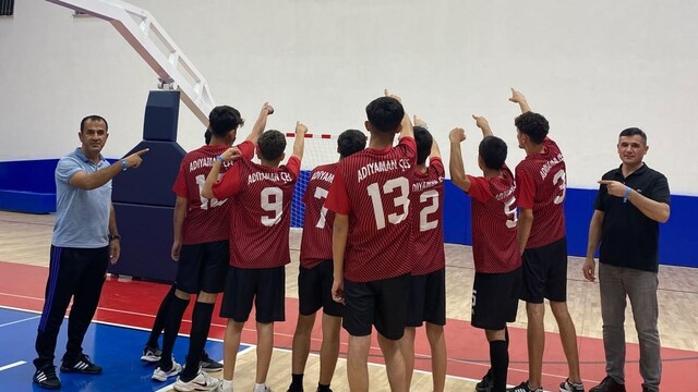 Adıyamanlı çocuklardan voleybol şampiyonasında büyük başarı