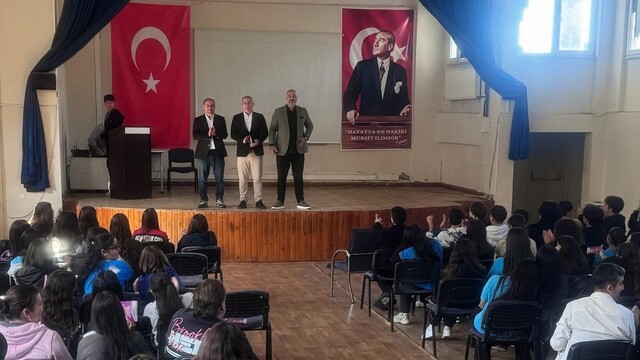 Bodrum'da öğrenciler yazarla buluştu