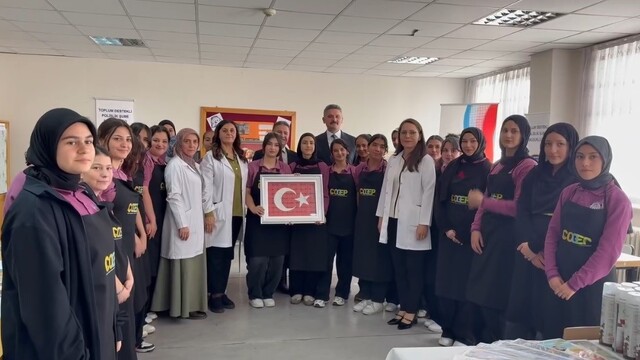 Erzincan'da öğrencilere yönelik kâğıt rölyef kursu başlatıldı